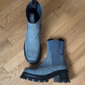 Dr. Martens Corran Waxy Gray Chelsea Boots